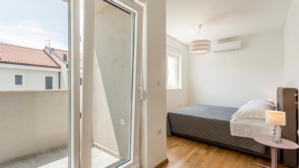 &Rcy;&ocy;&scy;&kcy;&ocy;&shcy;&ncy;&acy;&yacy; &dcy;&vcy;&ucy;&khcy;&ecy;&tcy;&acy;&zhcy;&ncy;&acy;&yacy; &kcy;&vcy;&acy;&rcy;&tcy;&icy;&rcy;&acy;&comma; 150 &mcy; &ocy;&tcy; &pcy;&lcy;&yacy;&zhcy;&acy;&comma; 2 &pcy;&acy;&rcy;&kcy;&ocy;&vcy;&ocy;&chcy;&ncy;&ycy;&khcy; &mcy;&iecy;&scy;&tcy;&acy; &ndash; &Pcy;&ocy;&dcy;&scy;&tcy;&rcy;&acy;&ncy;&acy;&comma; &Scy;&pcy;&lcy;&icy;&tcy;&excl;