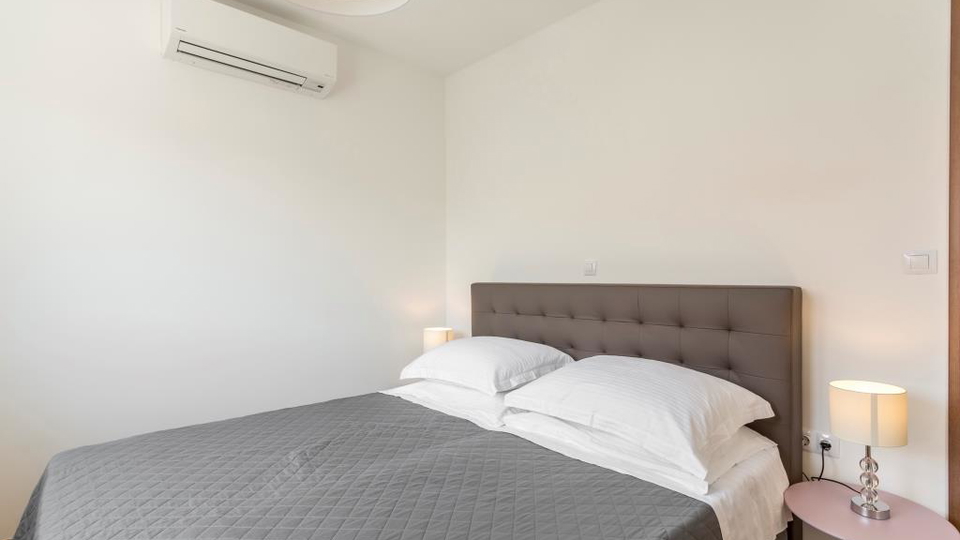 &Rcy;&ocy;&scy;&kcy;&ocy;&shcy;&ncy;&acy;&yacy; &dcy;&vcy;&ucy;&khcy;&ecy;&tcy;&acy;&zhcy;&ncy;&acy;&yacy; &kcy;&vcy;&acy;&rcy;&tcy;&icy;&rcy;&acy;&comma; 150 &mcy; &ocy;&tcy; &pcy;&lcy;&yacy;&zhcy;&acy;&comma; 2 &pcy;&acy;&rcy;&kcy;&ocy;&vcy;&ocy;&chcy;&ncy;&ycy;&khcy; &mcy;&iecy;&scy;&tcy;&acy; &ndash; &Pcy;&ocy;&dcy;&scy;&tcy;&rcy;&acy;&ncy;&acy;&comma; &Scy;&pcy;&lcy;&icy;&tcy;&excl;