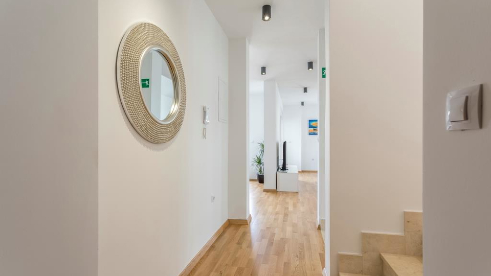 &Rcy;&ocy;&scy;&kcy;&ocy;&shcy;&ncy;&acy;&yacy; &dcy;&vcy;&ucy;&khcy;&ecy;&tcy;&acy;&zhcy;&ncy;&acy;&yacy; &kcy;&vcy;&acy;&rcy;&tcy;&icy;&rcy;&acy;&comma; 150 &mcy; &ocy;&tcy; &pcy;&lcy;&yacy;&zhcy;&acy;&comma; 2 &pcy;&acy;&rcy;&kcy;&ocy;&vcy;&ocy;&chcy;&ncy;&ycy;&khcy; &mcy;&iecy;&scy;&tcy;&acy; &ndash; &Pcy;&ocy;&dcy;&scy;&tcy;&rcy;&acy;&ncy;&acy;&comma; &Scy;&pcy;&lcy;&icy;&tcy;&excl;