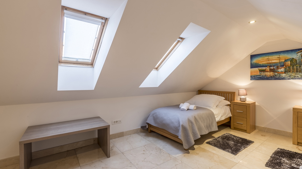 &Pcy;&rcy;&ocy;&dcy;&acy;&zhcy;&acy;&excl; &Ecy;&kcy;&scy;&kcy;&lcy;&yucy;&zcy;&icy;&vcy;&ncy;&acy;&yacy; &kcy;&vcy;&acy;&rcy;&tcy;&icy;&rcy;&acy; &vcy; &tscy;&iecy;&ncy;&tcy;&rcy;&iecy; &Scy;&pcy;&lcy;&icy;&tcy;&acy; &ndash; 200 &mcy; &ocy;&tcy; &Rcy;&icy;&vcy;&ycy;&excl;