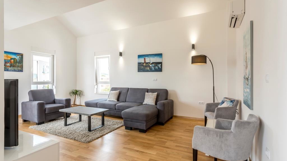 &Rcy;&ocy;&scy;&kcy;&ocy;&shcy;&ncy;&acy;&yacy; &dcy;&vcy;&ucy;&khcy;&ecy;&tcy;&acy;&zhcy;&ncy;&acy;&yacy; &kcy;&vcy;&acy;&rcy;&tcy;&icy;&rcy;&acy;&comma; 150 &mcy; &ocy;&tcy; &pcy;&lcy;&yacy;&zhcy;&acy;&comma; 2 &pcy;&acy;&rcy;&kcy;&ocy;&vcy;&ocy;&chcy;&ncy;&ycy;&khcy; &mcy;&iecy;&scy;&tcy;&acy; &ndash; &Pcy;&ocy;&dcy;&scy;&tcy;&rcy;&acy;&ncy;&acy;&comma; &Scy;&pcy;&lcy;&icy;&tcy;&excl;