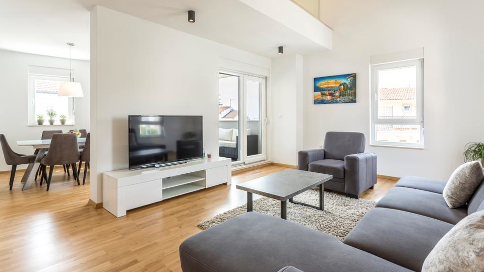 &Rcy;&ocy;&scy;&kcy;&ocy;&shcy;&ncy;&acy;&yacy; &dcy;&vcy;&ucy;&khcy;&ecy;&tcy;&acy;&zhcy;&ncy;&acy;&yacy; &kcy;&vcy;&acy;&rcy;&tcy;&icy;&rcy;&acy;&comma; 150 &mcy; &ocy;&tcy; &pcy;&lcy;&yacy;&zhcy;&acy;&comma; 2 &pcy;&acy;&rcy;&kcy;&ocy;&vcy;&ocy;&chcy;&ncy;&ycy;&khcy; &mcy;&iecy;&scy;&tcy;&acy; &ndash; &Pcy;&ocy;&dcy;&scy;&tcy;&rcy;&acy;&ncy;&acy;&comma; &Scy;&pcy;&lcy;&icy;&tcy;&excl;