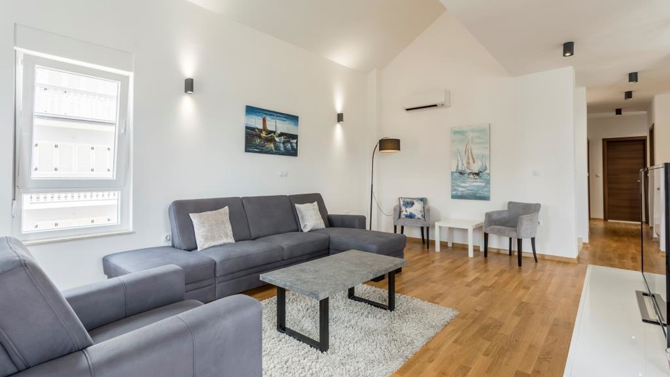 &Rcy;&ocy;&scy;&kcy;&ocy;&shcy;&ncy;&acy;&yacy; &dcy;&vcy;&ucy;&khcy;&ecy;&tcy;&acy;&zhcy;&ncy;&acy;&yacy; &kcy;&vcy;&acy;&rcy;&tcy;&icy;&rcy;&acy;&comma; 150 &mcy; &ocy;&tcy; &pcy;&lcy;&yacy;&zhcy;&acy;&comma; 2 &pcy;&acy;&rcy;&kcy;&ocy;&vcy;&ocy;&chcy;&ncy;&ycy;&khcy; &mcy;&iecy;&scy;&tcy;&acy; &ndash; &Pcy;&ocy;&dcy;&scy;&tcy;&rcy;&acy;&ncy;&acy;&comma; &Scy;&pcy;&lcy;&icy;&tcy;&excl;