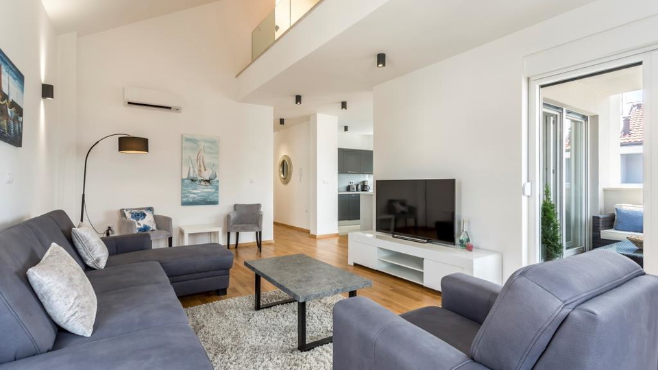 &Rcy;&ocy;&scy;&kcy;&ocy;&shcy;&ncy;&acy;&yacy; &dcy;&vcy;&ucy;&khcy;&ecy;&tcy;&acy;&zhcy;&ncy;&acy;&yacy; &kcy;&vcy;&acy;&rcy;&tcy;&icy;&rcy;&acy;&comma; 150 &mcy; &ocy;&tcy; &pcy;&lcy;&yacy;&zhcy;&acy;&comma; 2 &pcy;&acy;&rcy;&kcy;&ocy;&vcy;&ocy;&chcy;&ncy;&ycy;&khcy; &mcy;&iecy;&scy;&tcy;&acy; &ndash; &Pcy;&ocy;&dcy;&scy;&tcy;&rcy;&acy;&ncy;&acy;&comma; &Scy;&pcy;&lcy;&icy;&tcy;&excl;