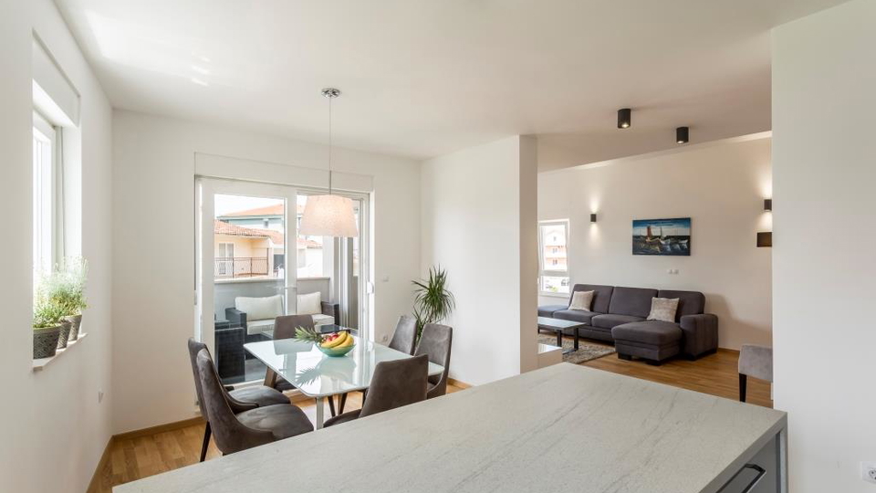 &Rcy;&ocy;&scy;&kcy;&ocy;&shcy;&ncy;&acy;&yacy; &dcy;&vcy;&ucy;&khcy;&ecy;&tcy;&acy;&zhcy;&ncy;&acy;&yacy; &kcy;&vcy;&acy;&rcy;&tcy;&icy;&rcy;&acy;&comma; 150 &mcy; &ocy;&tcy; &pcy;&lcy;&yacy;&zhcy;&acy;&comma; 2 &pcy;&acy;&rcy;&kcy;&ocy;&vcy;&ocy;&chcy;&ncy;&ycy;&khcy; &mcy;&iecy;&scy;&tcy;&acy; &ndash; &Pcy;&ocy;&dcy;&scy;&tcy;&rcy;&acy;&ncy;&acy;&comma; &Scy;&pcy;&lcy;&icy;&tcy;&excl;