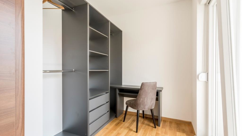 &Rcy;&ocy;&scy;&kcy;&ocy;&shcy;&ncy;&acy;&yacy; &dcy;&vcy;&ucy;&khcy;&ecy;&tcy;&acy;&zhcy;&ncy;&acy;&yacy; &kcy;&vcy;&acy;&rcy;&tcy;&icy;&rcy;&acy;&comma; 150 &mcy; &ocy;&tcy; &pcy;&lcy;&yacy;&zhcy;&acy;&comma; 2 &pcy;&acy;&rcy;&kcy;&ocy;&vcy;&ocy;&chcy;&ncy;&ycy;&khcy; &mcy;&iecy;&scy;&tcy;&acy; &ndash; &Pcy;&ocy;&dcy;&scy;&tcy;&rcy;&acy;&ncy;&acy;&comma; &Scy;&pcy;&lcy;&icy;&tcy;&excl;