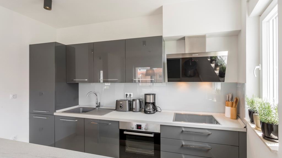 &Rcy;&ocy;&scy;&kcy;&ocy;&shcy;&ncy;&acy;&yacy; &dcy;&vcy;&ucy;&khcy;&ecy;&tcy;&acy;&zhcy;&ncy;&acy;&yacy; &kcy;&vcy;&acy;&rcy;&tcy;&icy;&rcy;&acy;&comma; 150 &mcy; &ocy;&tcy; &pcy;&lcy;&yacy;&zhcy;&acy;&comma; 2 &pcy;&acy;&rcy;&kcy;&ocy;&vcy;&ocy;&chcy;&ncy;&ycy;&khcy; &mcy;&iecy;&scy;&tcy;&acy; &ndash; &Pcy;&ocy;&dcy;&scy;&tcy;&rcy;&acy;&ncy;&acy;&comma; &Scy;&pcy;&lcy;&icy;&tcy;&excl;