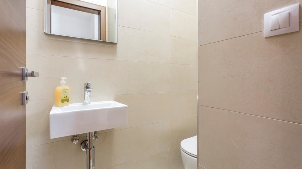 &Rcy;&ocy;&scy;&kcy;&ocy;&shcy;&ncy;&acy;&yacy; &dcy;&vcy;&ucy;&khcy;&ecy;&tcy;&acy;&zhcy;&ncy;&acy;&yacy; &kcy;&vcy;&acy;&rcy;&tcy;&icy;&rcy;&acy;&comma; 150 &mcy; &ocy;&tcy; &pcy;&lcy;&yacy;&zhcy;&acy;&comma; 2 &pcy;&acy;&rcy;&kcy;&ocy;&vcy;&ocy;&chcy;&ncy;&ycy;&khcy; &mcy;&iecy;&scy;&tcy;&acy; &ndash; &Pcy;&ocy;&dcy;&scy;&tcy;&rcy;&acy;&ncy;&acy;&comma; &Scy;&pcy;&lcy;&icy;&tcy;&excl;