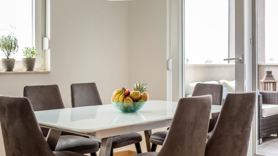 &Rcy;&ocy;&scy;&kcy;&ocy;&shcy;&ncy;&acy;&yacy; &dcy;&vcy;&ucy;&khcy;&ecy;&tcy;&acy;&zhcy;&ncy;&acy;&yacy; &kcy;&vcy;&acy;&rcy;&tcy;&icy;&rcy;&acy;&comma; 150 &mcy; &ocy;&tcy; &pcy;&lcy;&yacy;&zhcy;&acy;&comma; 2 &pcy;&acy;&rcy;&kcy;&ocy;&vcy;&ocy;&chcy;&ncy;&ycy;&khcy; &mcy;&iecy;&scy;&tcy;&acy; &ndash; &Pcy;&ocy;&dcy;&scy;&tcy;&rcy;&acy;&ncy;&acy;&comma; &Scy;&pcy;&lcy;&icy;&tcy;&excl;