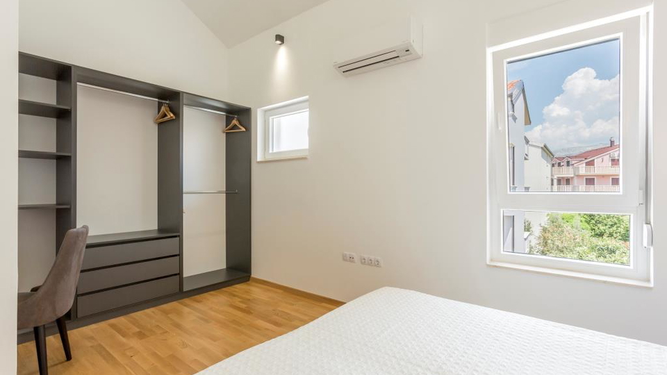 &Rcy;&ocy;&scy;&kcy;&ocy;&shcy;&ncy;&acy;&yacy; &dcy;&vcy;&ucy;&khcy;&ecy;&tcy;&acy;&zhcy;&ncy;&acy;&yacy; &kcy;&vcy;&acy;&rcy;&tcy;&icy;&rcy;&acy;&comma; 150 &mcy; &ocy;&tcy; &pcy;&lcy;&yacy;&zhcy;&acy;&comma; 2 &pcy;&acy;&rcy;&kcy;&ocy;&vcy;&ocy;&chcy;&ncy;&ycy;&khcy; &mcy;&iecy;&scy;&tcy;&acy; &ndash; &Pcy;&ocy;&dcy;&scy;&tcy;&rcy;&acy;&ncy;&acy;&comma; &Scy;&pcy;&lcy;&icy;&tcy;&excl;