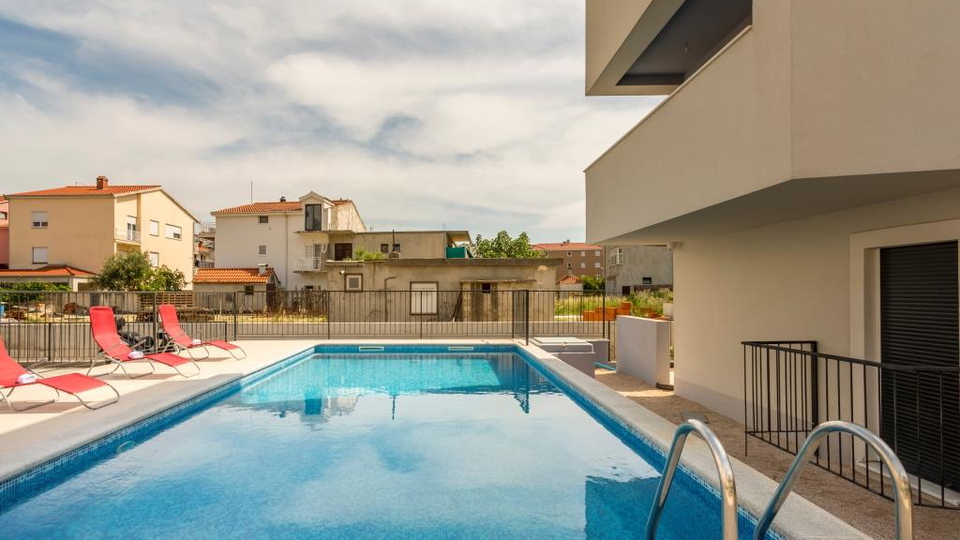 Eleganten dvonadstropni trisobni stan&comma; 150 m od pla&zcaron;e&comma; 2 parkirni mesti &ndash; Podstrana&comma; Split&excl;