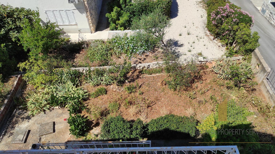 Investment opportunity – Spacious house with sea view on the island of Brač!