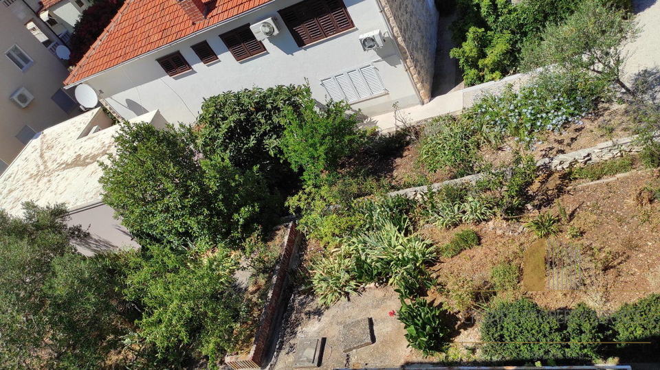 Investment opportunity – Spacious house with sea view on the island of Brač!