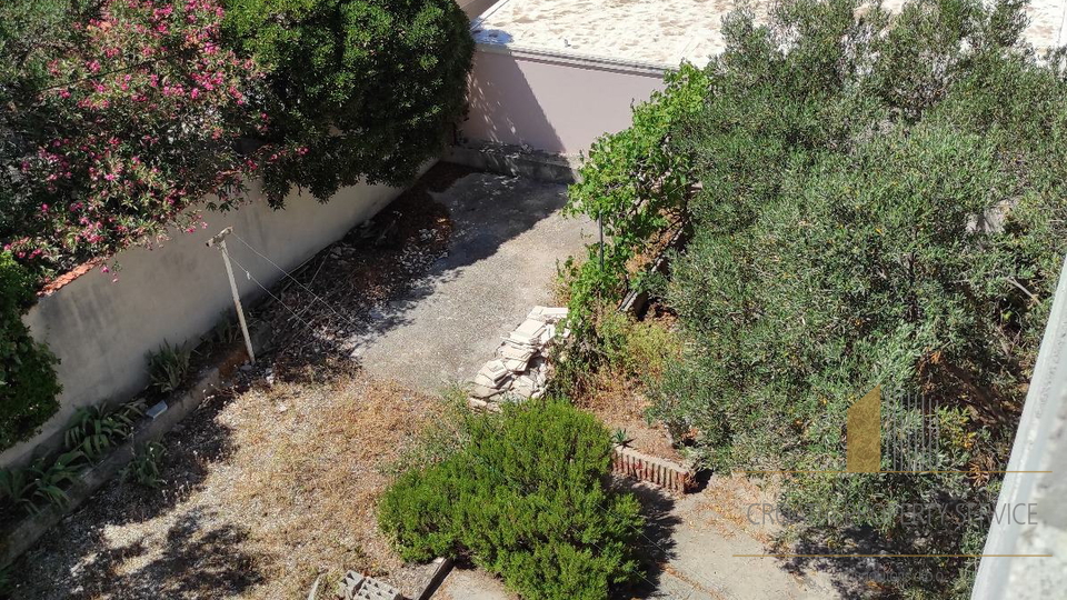 Investment opportunity – Spacious house with sea view on the island of Brač!