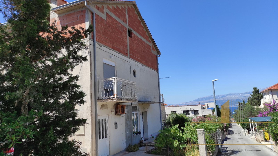 Investment opportunity – Spacious house with sea view on the island of Brač!