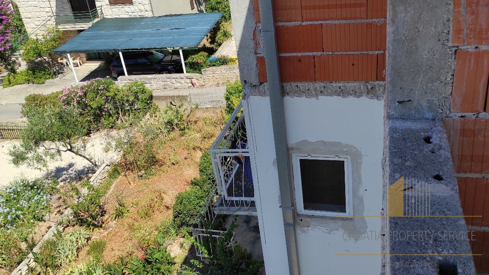 Investment opportunity – Spacious house with sea view on the island of Brač!
