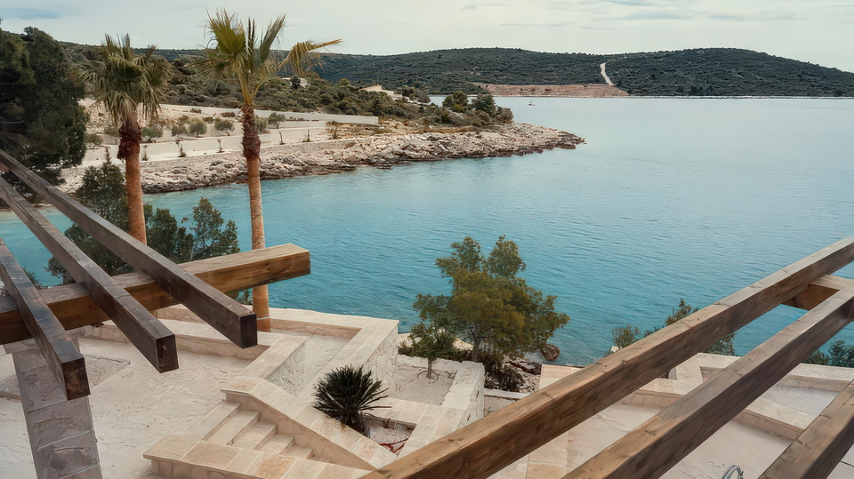 &Ccaron;udovita luksuzna vila na ekskluzivni lokaciji&comma; prvi vrst ob morju v okolici Trogirja&excl;