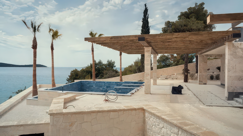 &Ccaron;udovita luksuzna vila na ekskluzivni lokaciji&comma; prvi vrst ob morju v okolici Trogirja&excl;