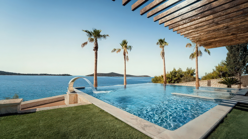 &Ccaron;udovita luksuzna vila na ekskluzivni lokaciji&comma; prvi vrst ob morju v okolici Trogirja&excl;