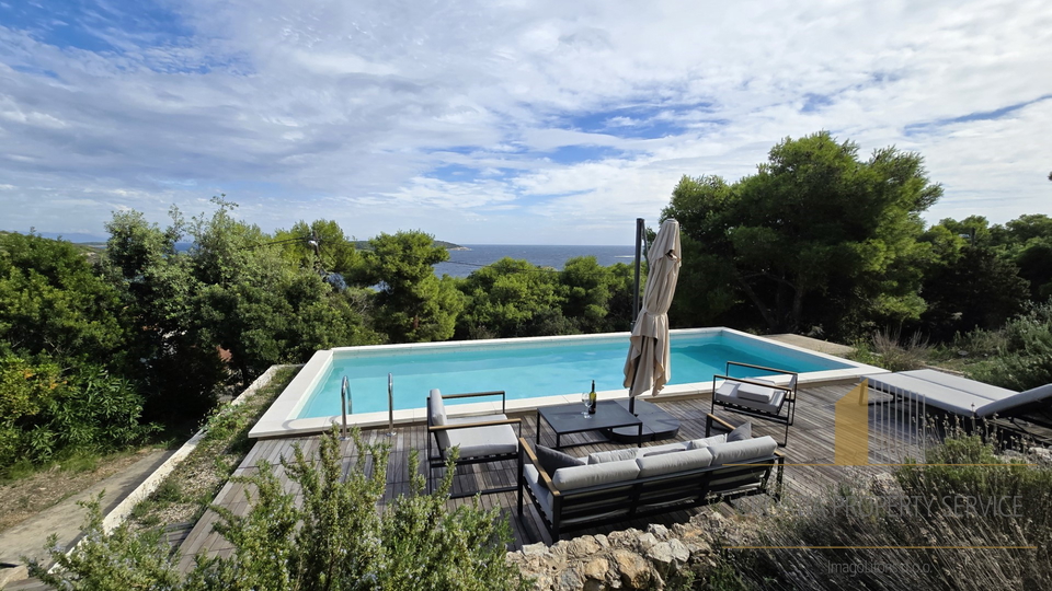 Beautiful house with a swimming pool and open sea view - Vis, Brgujac!
