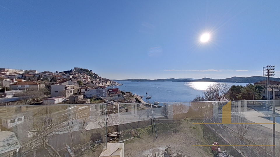 Luxury apartment with a beautiful view 50 meters from the sea in Šibenik!