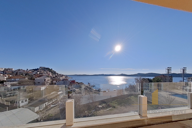 Penthouse with a beautiful sea view 50 meters from the sea in Šibenik!