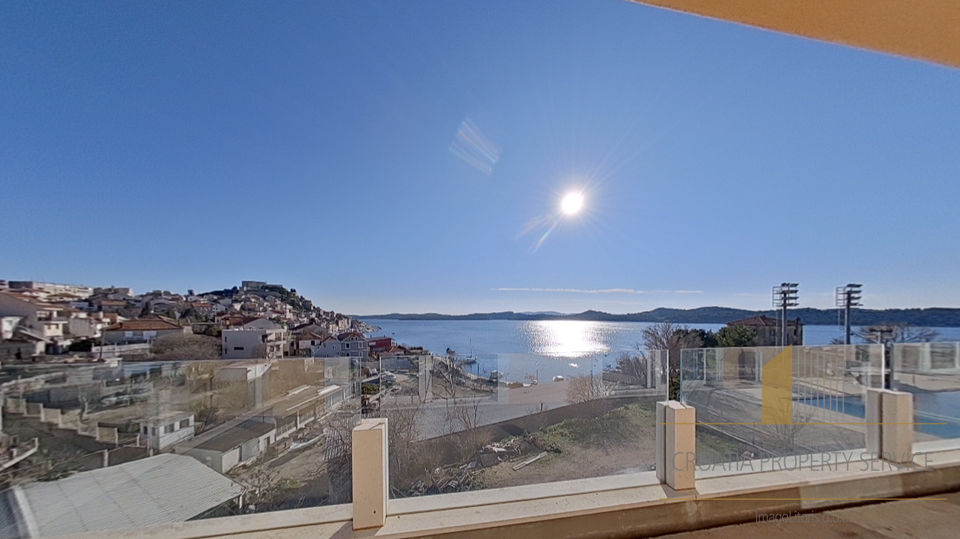 Penthouse with a beautiful sea view 50 meters from the sea in Šibenik!