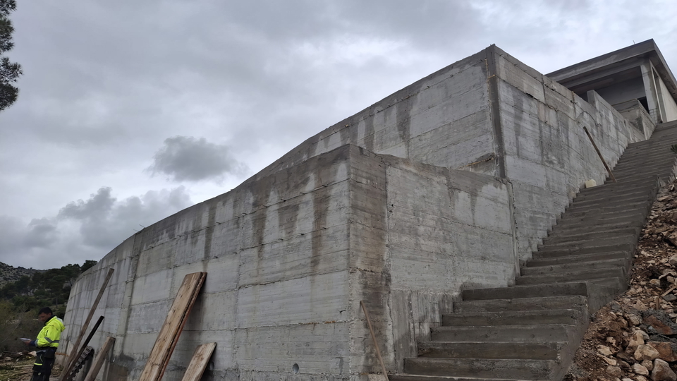 Luxusvilla in erster Meereslinie auf einem weitl&auml;ufigen Grundst&uuml;ck von 32&period;000 m&sup2; - Insel Bra&ccaron;&excl;