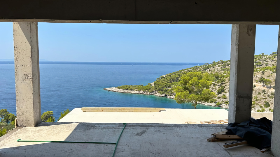 Luxusvilla in erster Meereslinie auf einem weitl&auml;ufigen Grundst&uuml;ck von 32&period;000 m&sup2; - Insel Bra&ccaron;&excl;