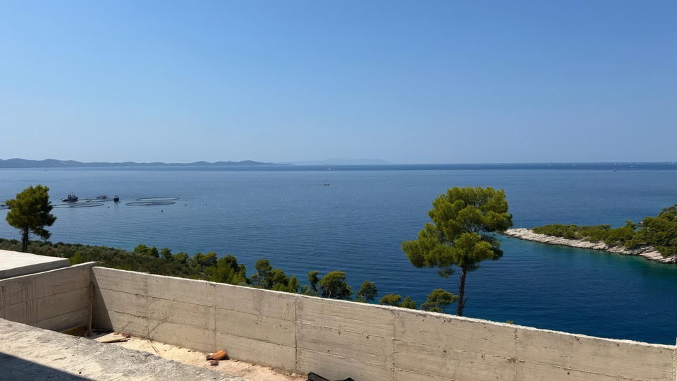 Luxusvilla in erster Meereslinie auf einem weitl&auml;ufigen Grundst&uuml;ck von 32&period;000 m&sup2; - Insel Bra&ccaron;&excl;