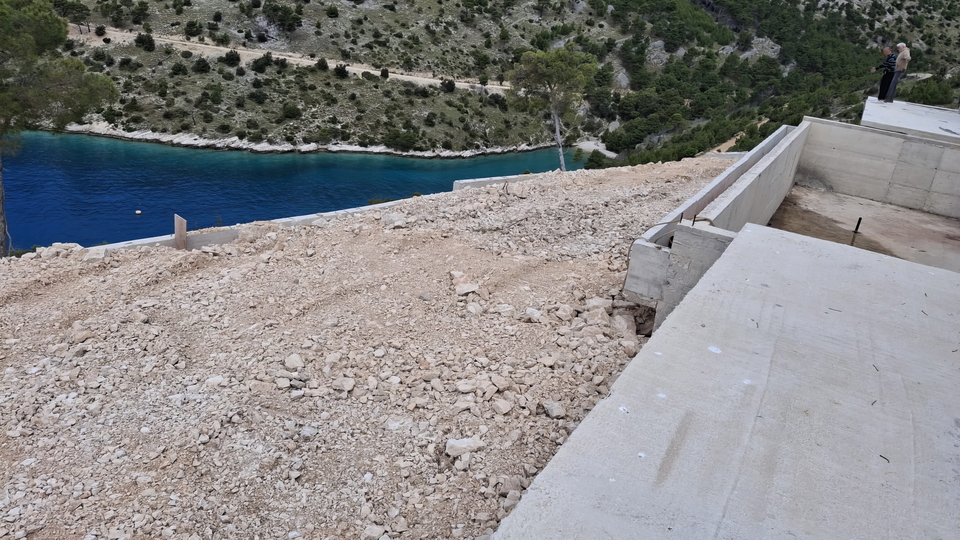 Luxusvilla in erster Meereslinie auf einem weitl&auml;ufigen Grundst&uuml;ck von 32&period;000 m&sup2; - Insel Bra&ccaron;&excl;