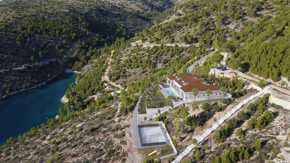 Luxusvilla in erster Meereslinie auf einem weitl&auml;ufigen Grundst&uuml;ck von 32&period;000 m&sup2; - Insel Bra&ccaron;&excl;