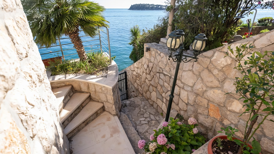 Edinstvena kamnita vila v prvem vrsti ob morju &ndash; Dubrovnik&excl;