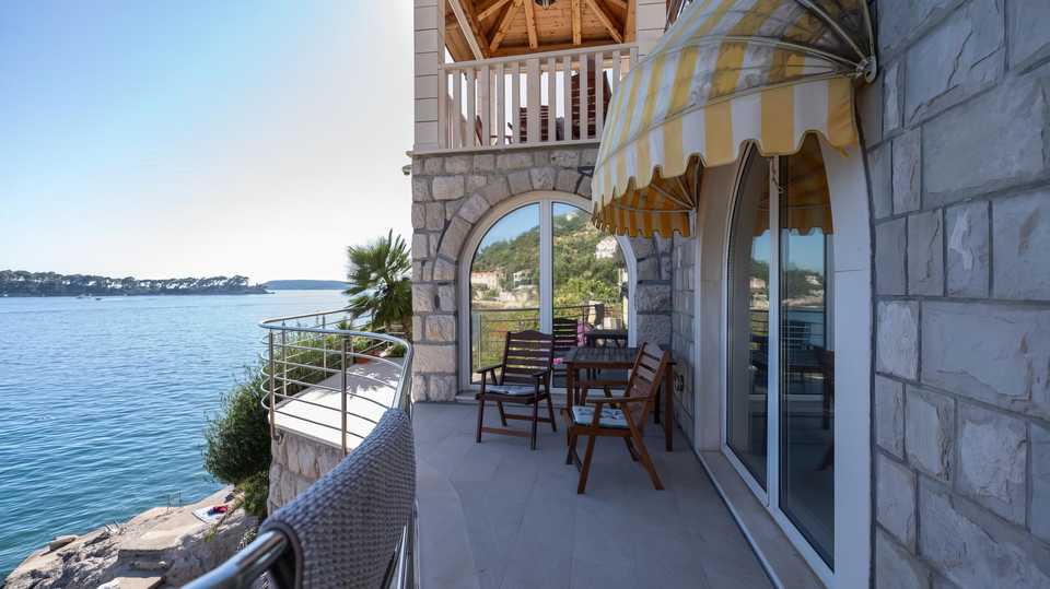 Edinstvena kamnita vila v prvem vrsti ob morju &ndash; Dubrovnik&excl;