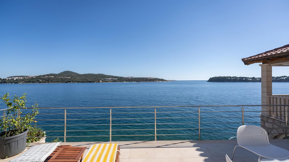 Edinstvena kamnita vila v prvem vrsti ob morju &ndash; Dubrovnik&excl;