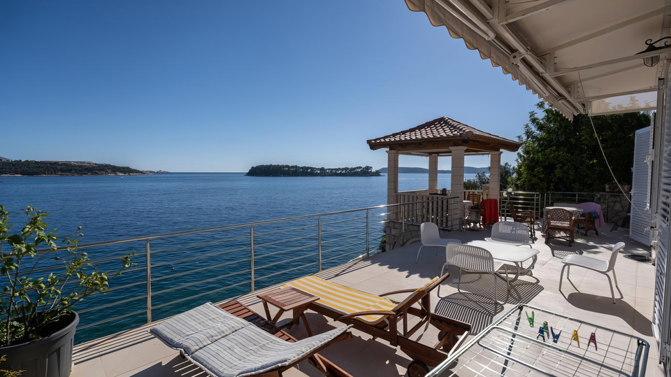 Edinstvena kamnita vila v prvem vrsti ob morju &ndash; Dubrovnik&excl;