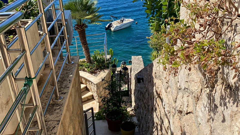 Edinstvena kamnita vila v prvem vrsti ob morju &ndash; Dubrovnik&excl;