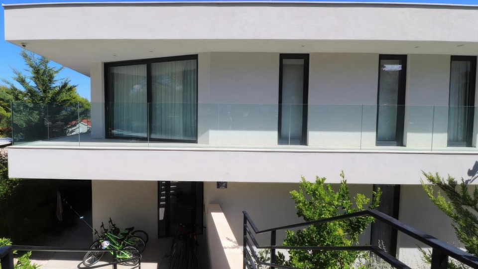 Moderna villa di lusso a 50 m dal mare sull'isola di Bra&ccaron;&excl;