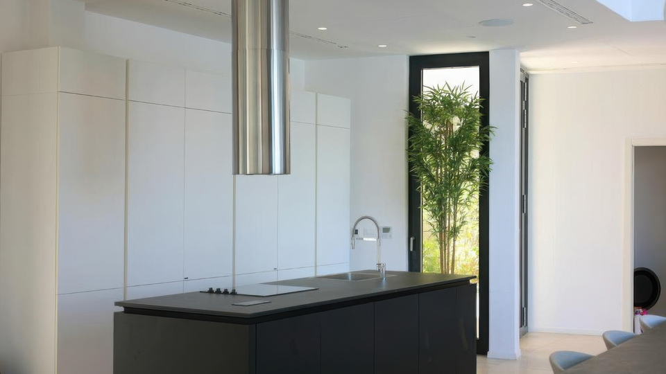 Moderna villa di lusso a 50 m dal mare sull'isola di Bra&ccaron;&excl;