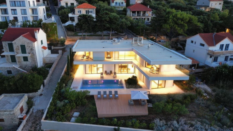 Moderna villa di lusso a 50 m dal mare sull'isola di Bra&ccaron;&excl;