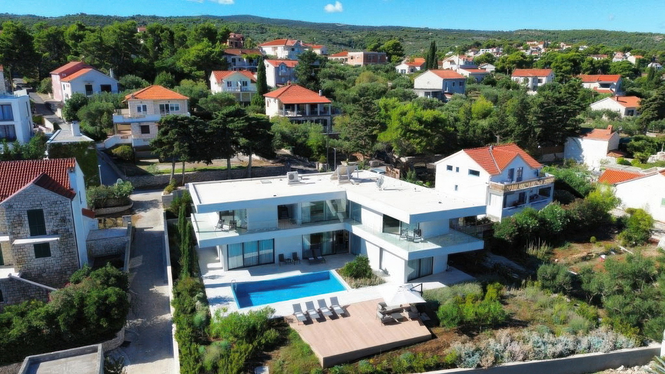 Moderna villa di lusso a 50 m dal mare sull'isola di Bra&ccaron;&excl;