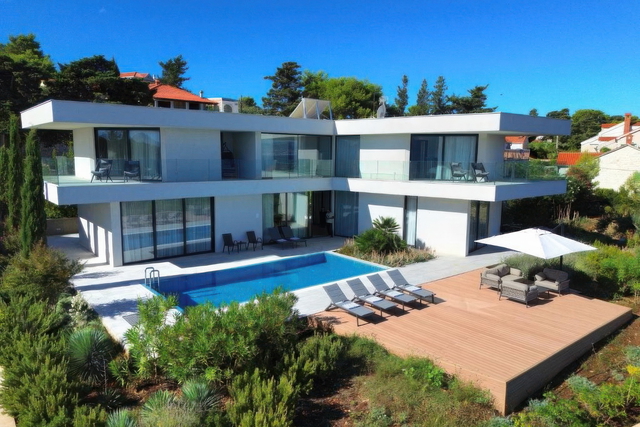 Moderna villa di lusso a 50 m dal mare sull'isola di Brač!