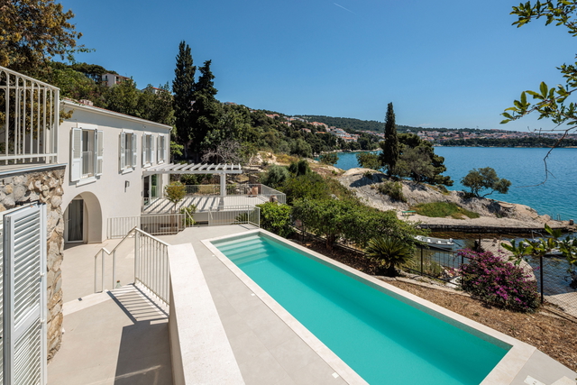 New luxury villa first line by the sea with private boat mooring - island of Čiovo!