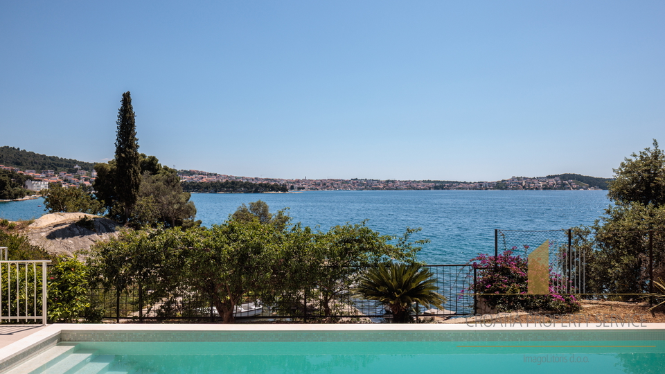 New luxury villa first line by the sea with private boat mooring - island of Čiovo!