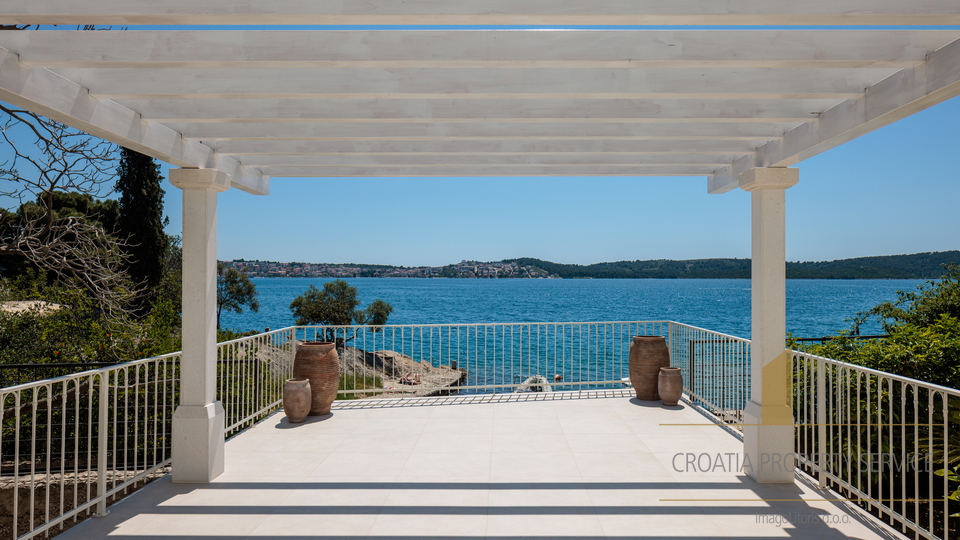 New luxury villa first line by the sea with private boat mooring - island of Čiovo!