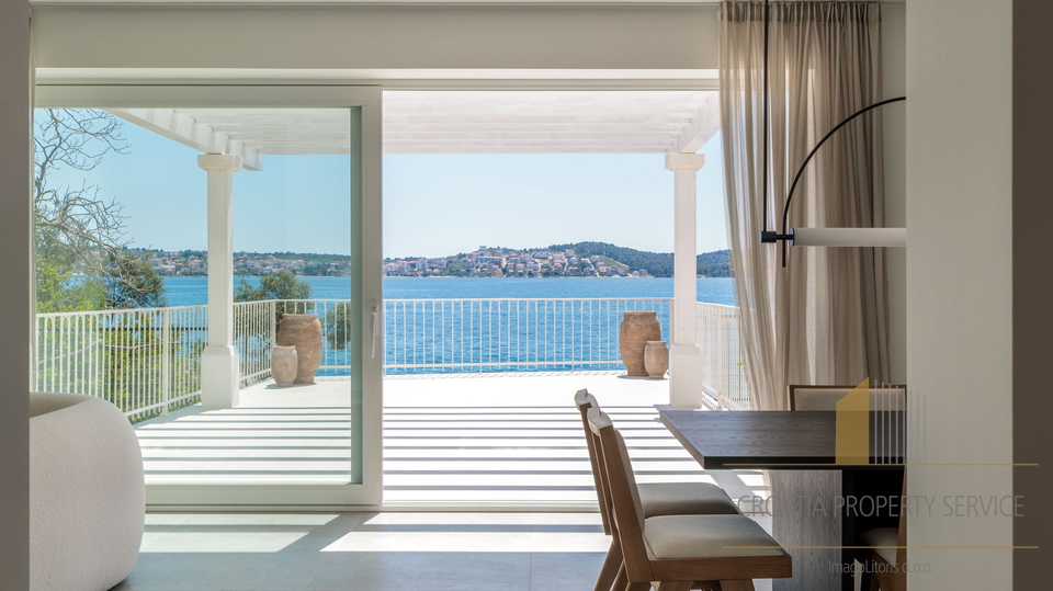 New luxury villa first line by the sea with private boat mooring - island of Čiovo!