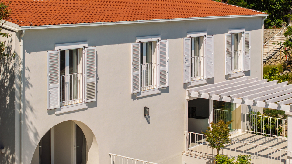 New luxury villa first line by the sea with private boat mooring - island of Čiovo!