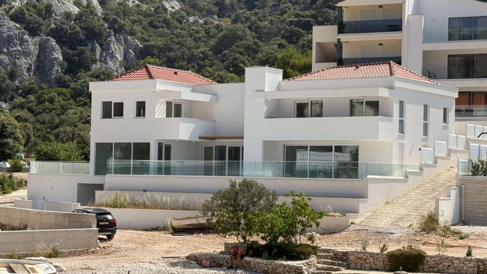 Prodaja &ndash; luksuzna vila v Sevidu&comma; prvi vrsti do morja&excl;