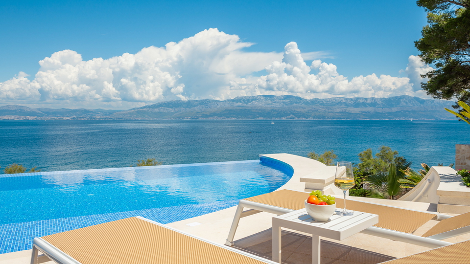 Luxusvilla erste Meereslinie &ndash; Sutivan&comma; Insel Bra&ccaron;