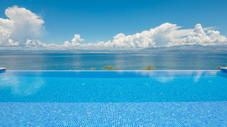 Luxusvilla erste Meereslinie &ndash; Sutivan&comma; Insel Bra&ccaron;